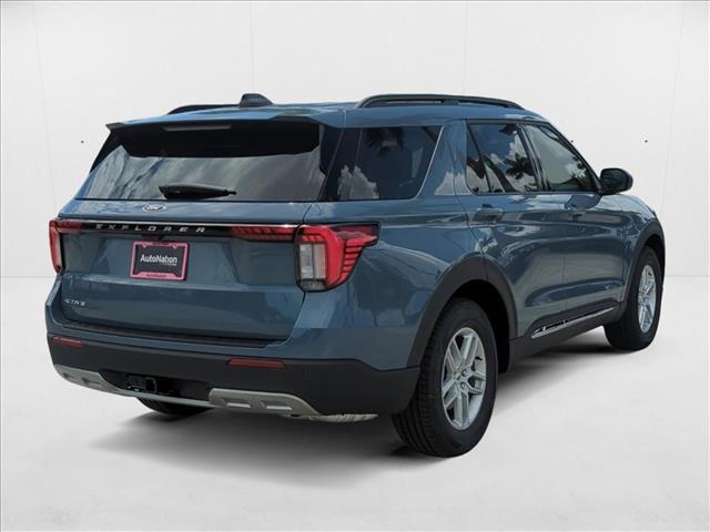 2025 Ford Explorer photo 2