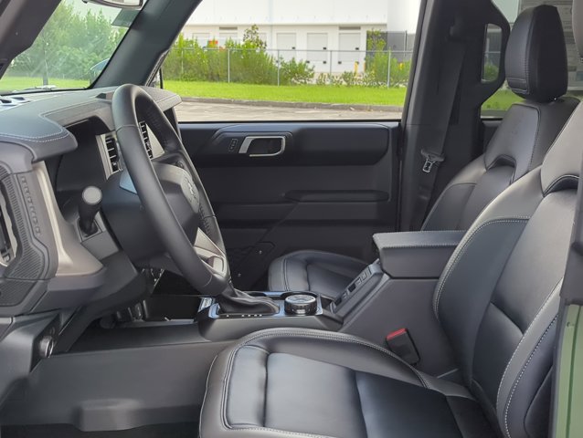 2025 Ford Bronco Outer Banks photo 4
