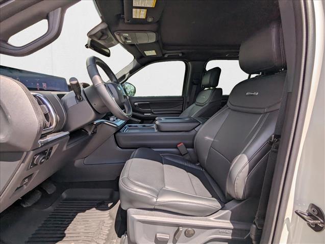 2025 Ford Expedition Platinum photo 2