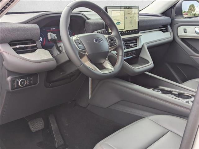 2025 Ford Explorer photo 3