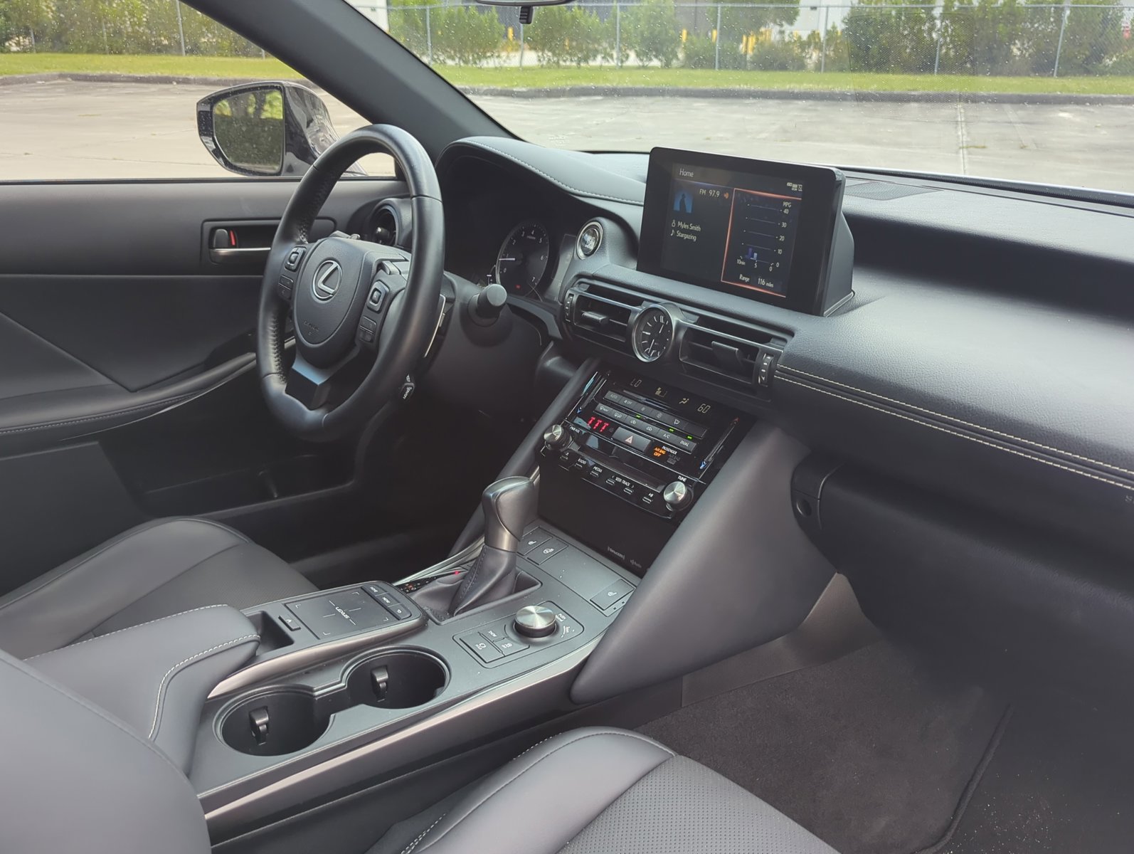 2025 Lexus IS 21