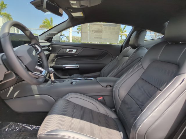 2025 Ford Mustang EcoBoost Premium photo 4