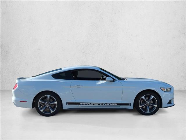 2017 Ford Mustang EcoBoost photo 4