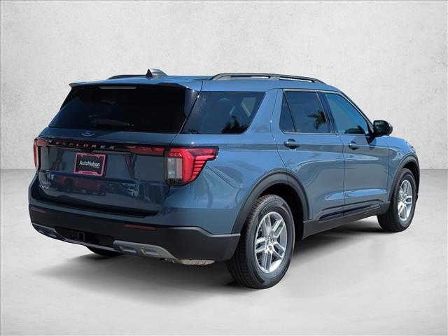 2026 Ford Explorer photo 2