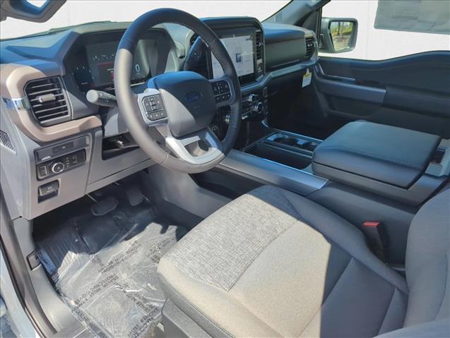 2025 Ford F-150 XLT photo 3