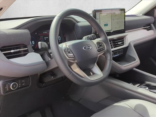 2025 Ford Explorer photo 3