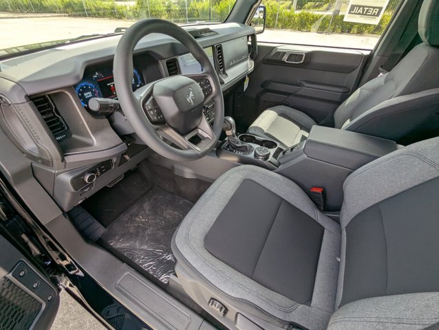 2025 Ford Bronco Base photo 3