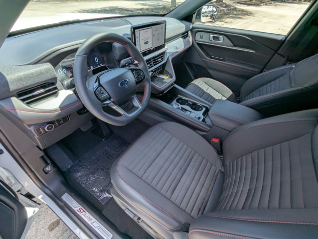 2025 Ford Explorer ST-Line photo 3