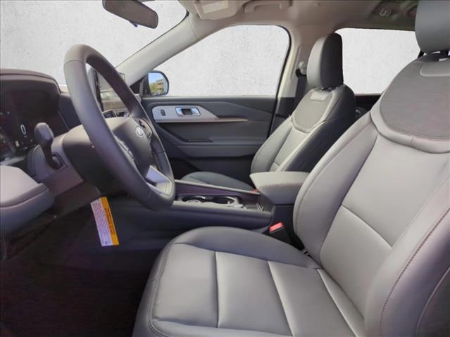 2026 Ford Explorer photo 4