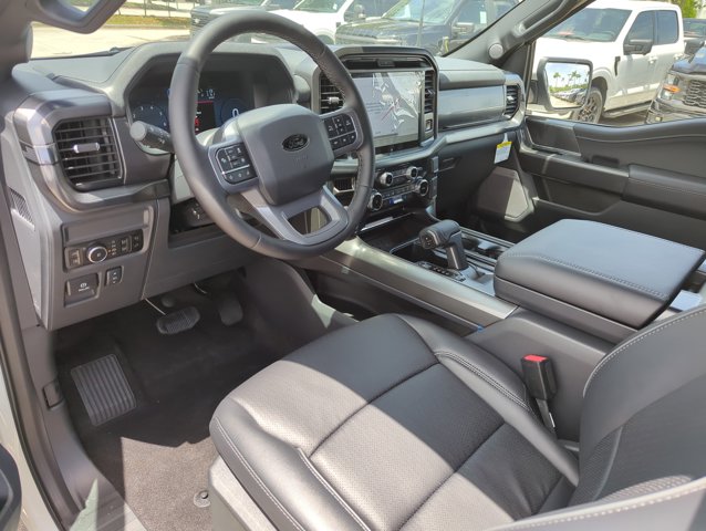 2025 Ford F-150 Lariat photo 3