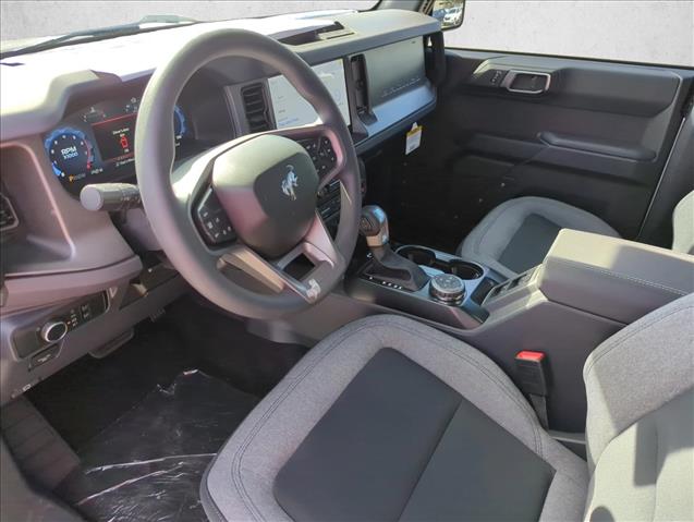 2025 Ford Bronco Base photo 3