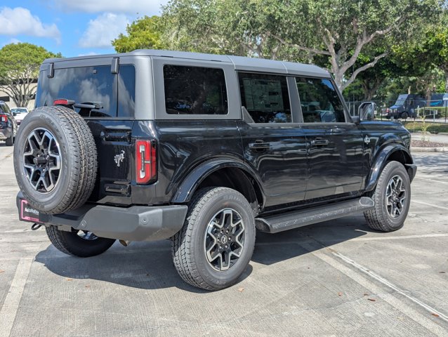 2025 Ford Bronco Outer Banks photo 2