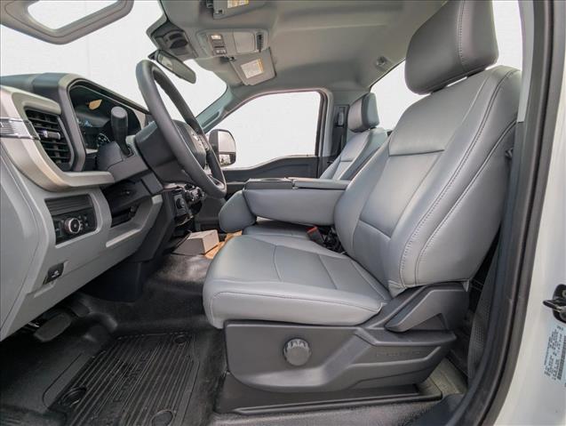 2025 Ford F-600 photo 4