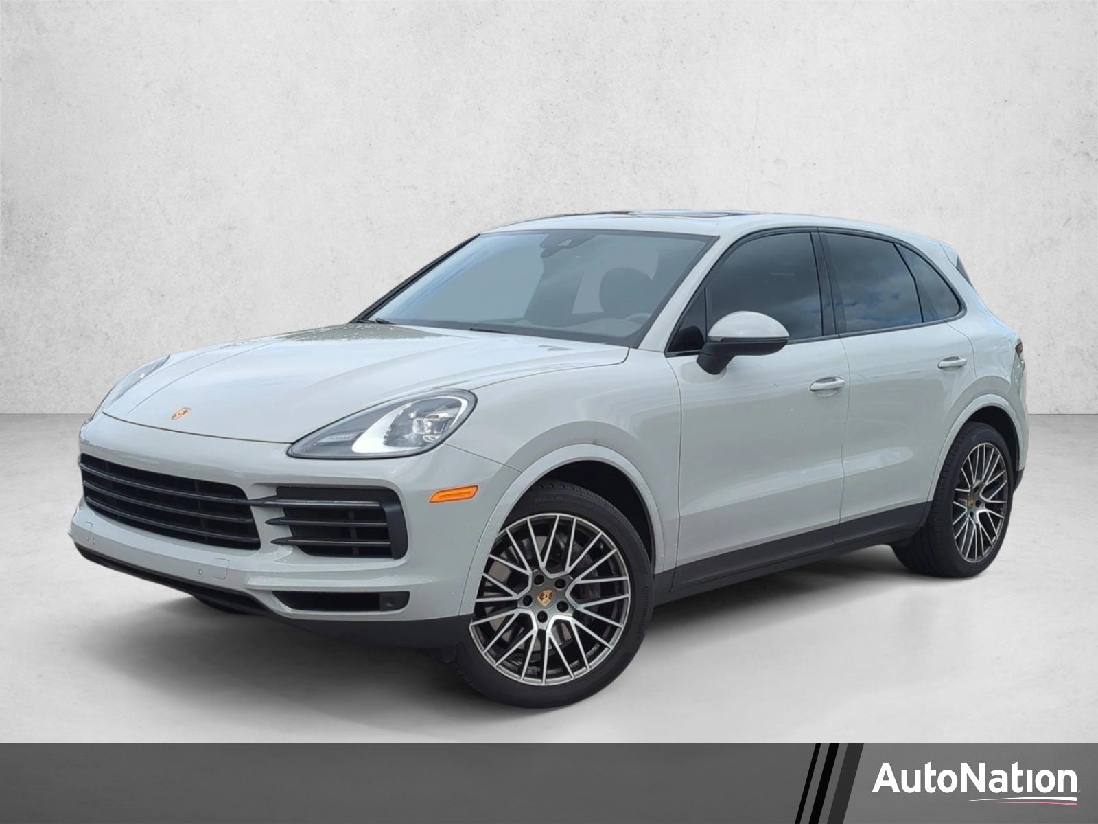 2023 Porsche Cayenne Platinum Edition's photo