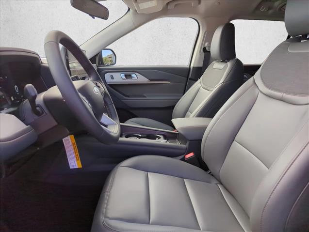 2026 Ford Explorer photo 4