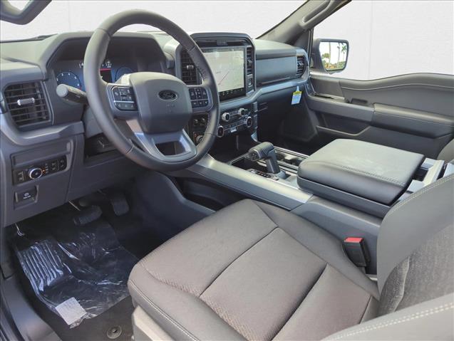 2025 Ford F-150 XLT photo 3
