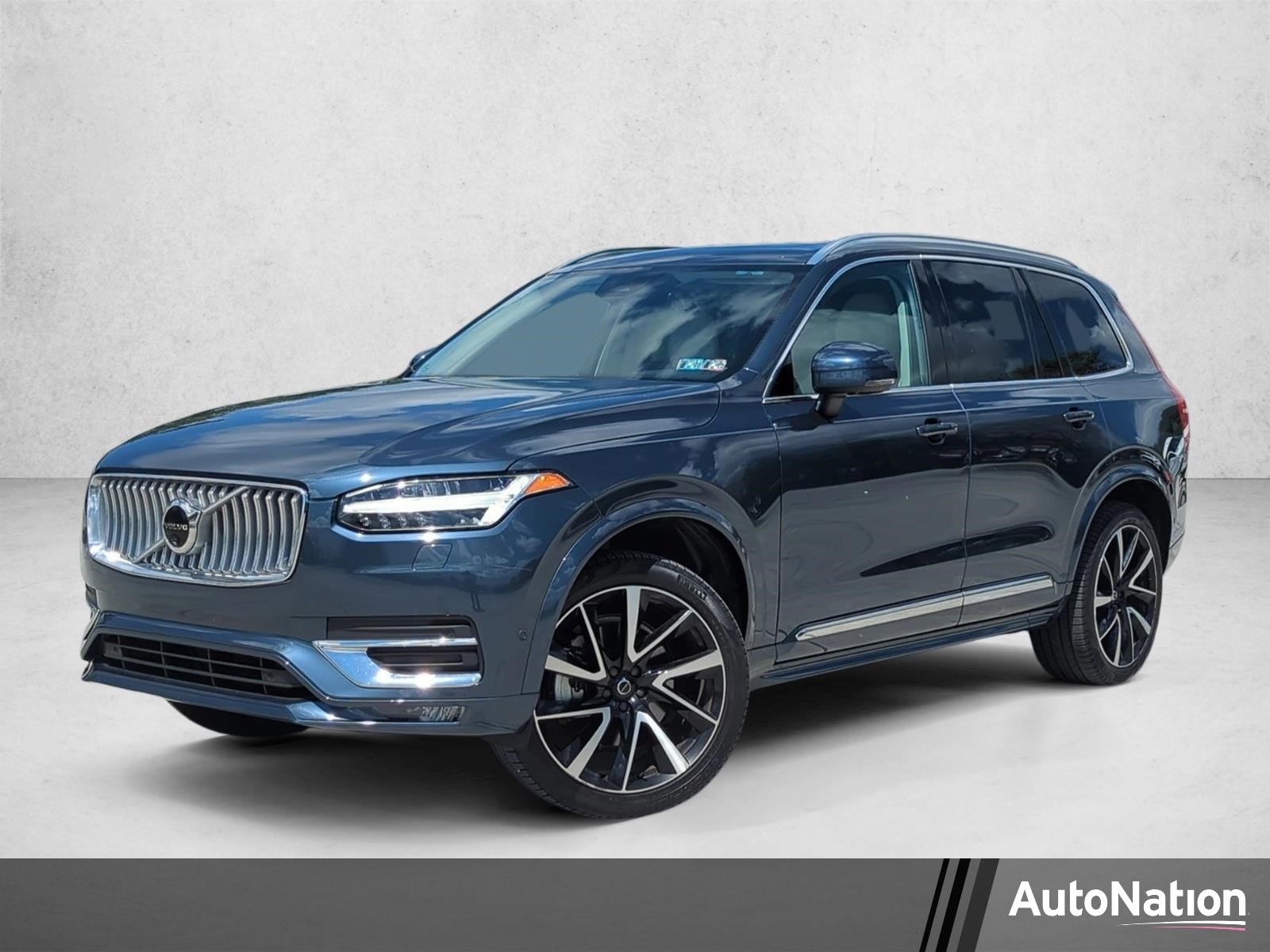 2024 Volvo XC90 B5 Plus Bright theme 4WD's photo
