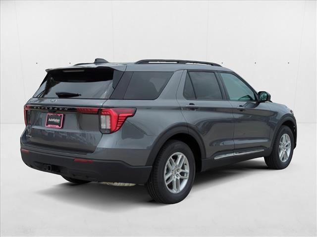2025 Ford Explorer photo 2