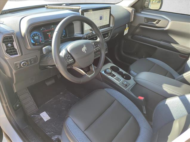 2025 Ford Bronco Sport Outer Banks photo 3