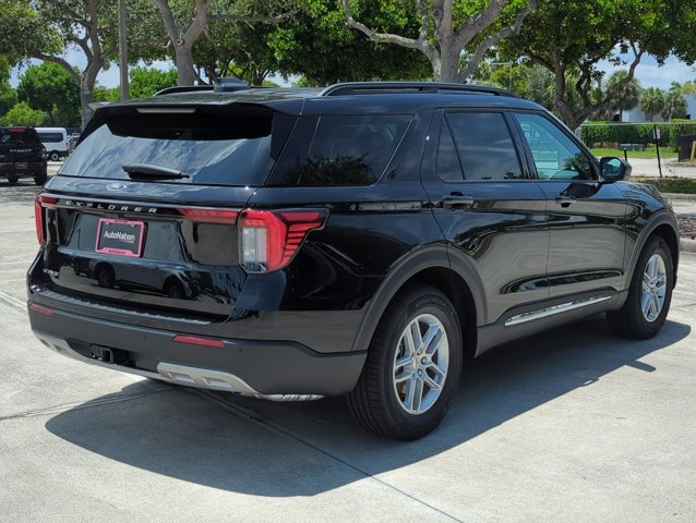 2025 Ford Explorer photo 2