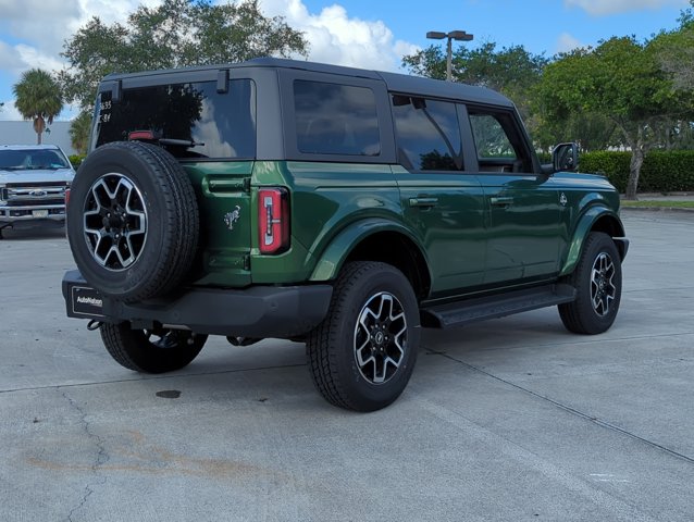 2025 Ford Bronco Outer Banks photo 2