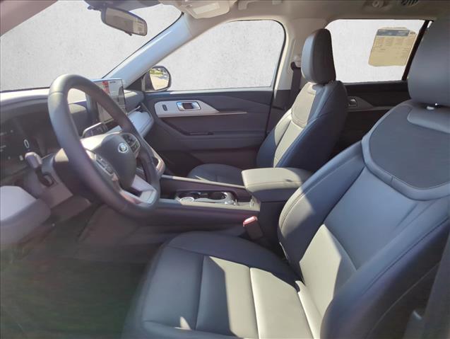 2026 Ford Explorer photo 4