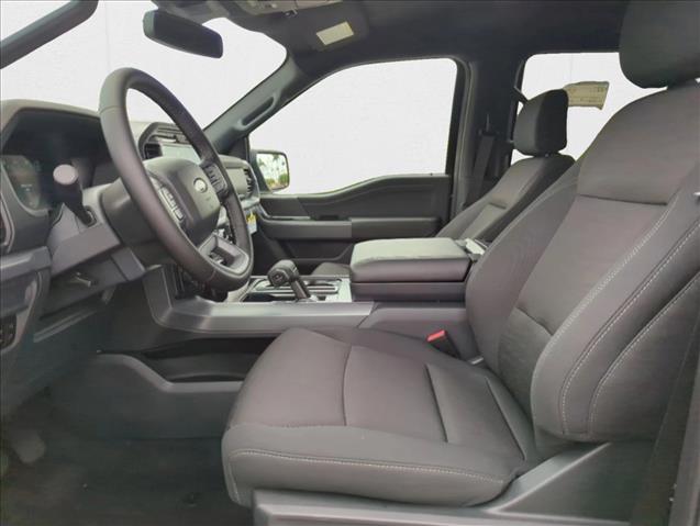 2025 Ford F-150 XLT photo 4