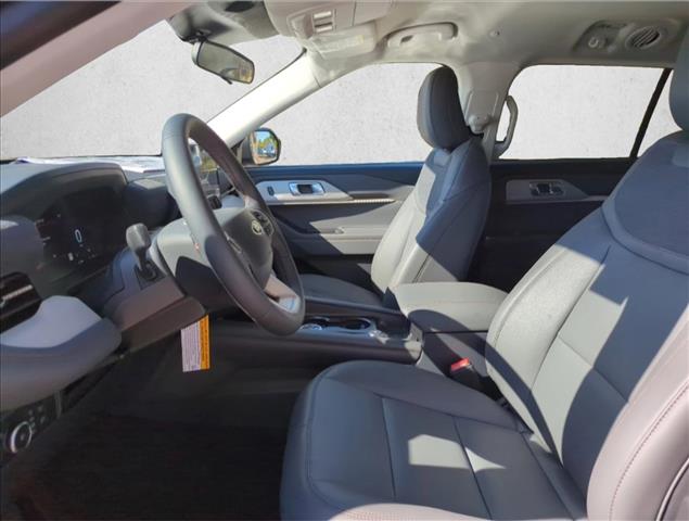 2026 Ford Explorer photo 4