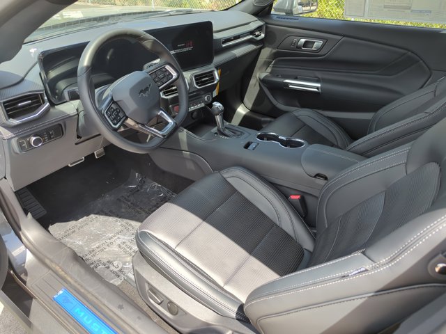 2025 Ford Mustang EcoBoost Premium photo 3