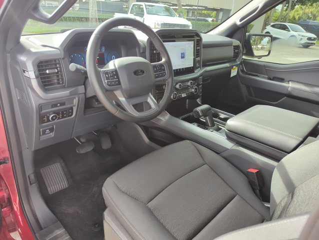 2025 Ford F-150 XLT photo 3