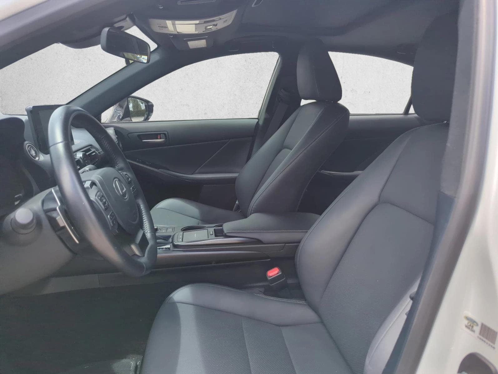 2025 Lexus IS 13