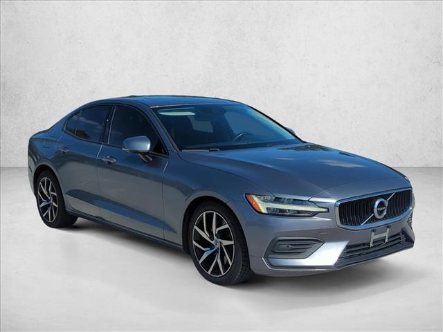 2020 Volvo S60 T6 AWD Momentum photo 3