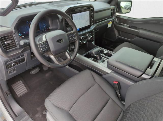 2025 Ford F-150 XLT photo 3