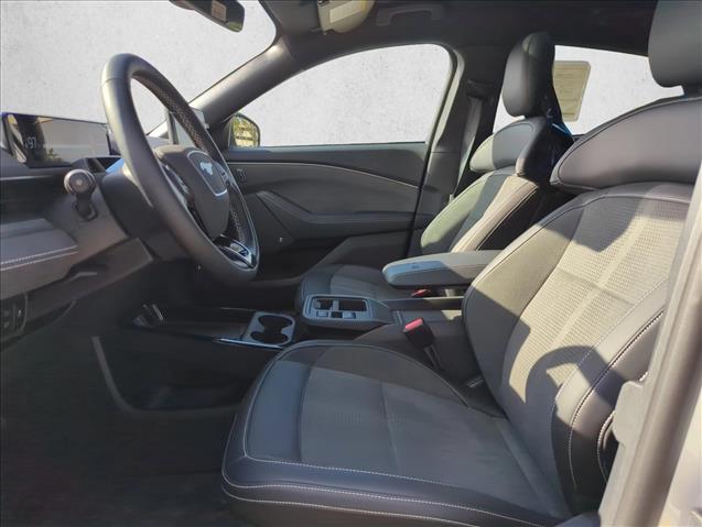 2025 Ford Mustang Mach-E GT photo 4