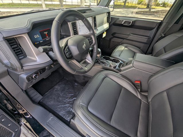 2025 Ford Bronco Outer Banks photo 3