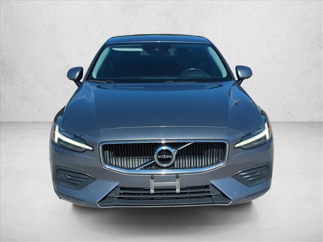 2020 Volvo S60 T6 AWD Momentum photo 2
