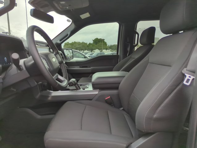 2025 Ford F-150 XLT photo 4