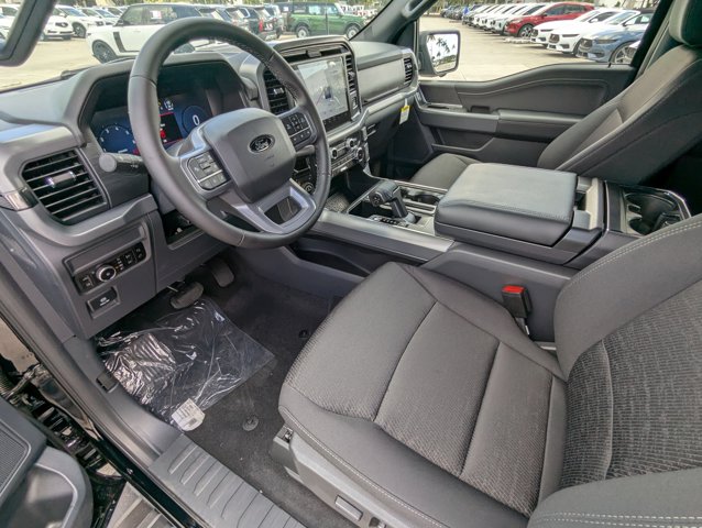 2025 Ford F-150 XLT photo 3