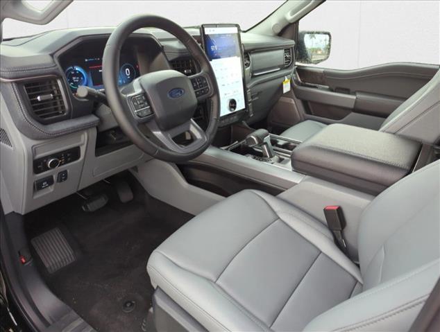 2025 Ford F-150 Lightning Lariat photo 3