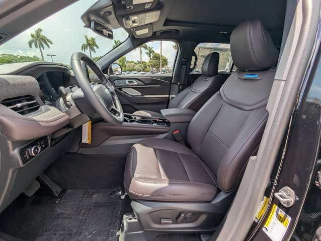 2025 Ford Explorer Platinum photo 3