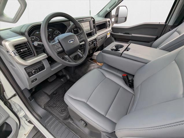 2025 Ford F-600 photo 3