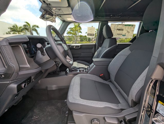 2025 Ford Bronco Base photo 4
