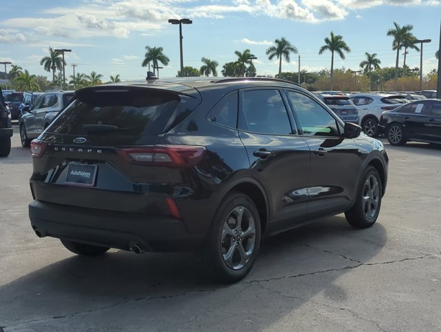 2025 Ford Escape ST-Line photo 2