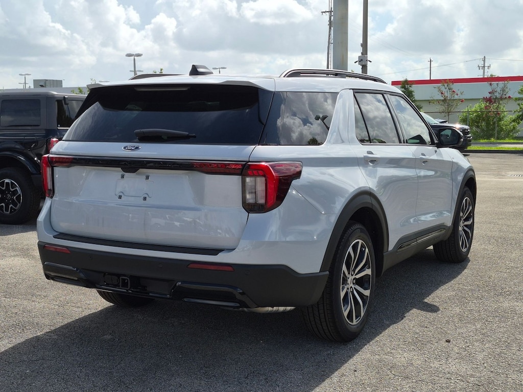 New 2026 Ford Explorer ST-Line SUV