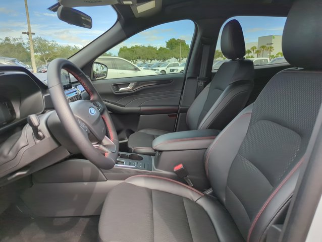 2025 Ford Escape ST-Line photo 4
