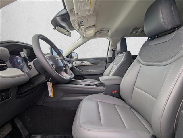 2025 Ford Explorer photo 4