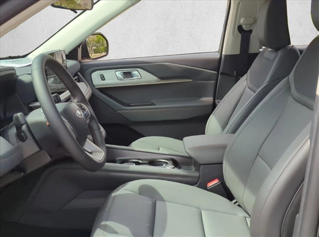 2025 Ford Explorer photo 4