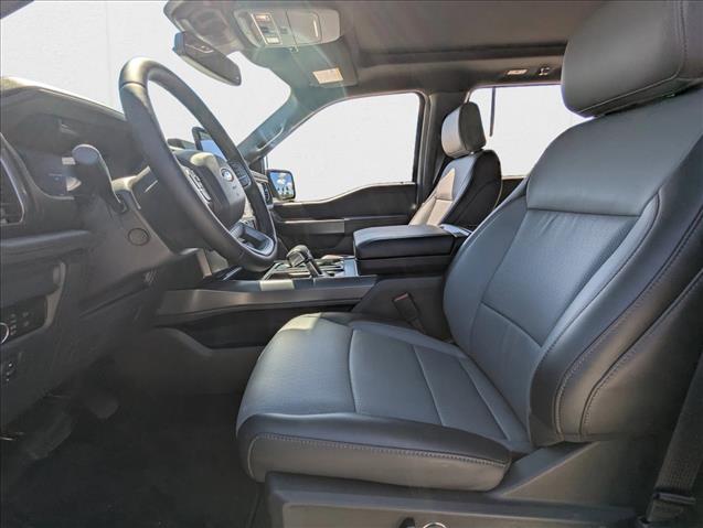 2025 Ford F-150 Lightning Lariat photo 4