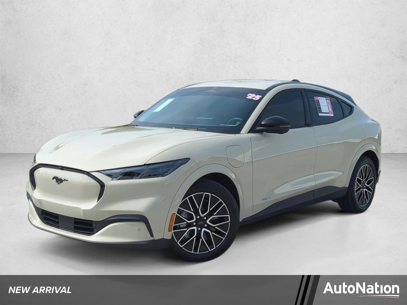2025 Ford Mustang-Mach-e Premium's photo