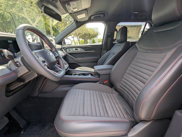 2025 Ford Explorer ST-Line photo 4